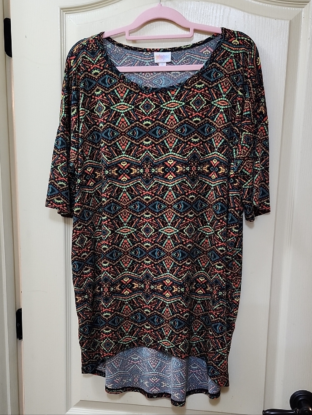 LULAROE "IRMA" GEOMETRIC PRINT TUNIC TOP